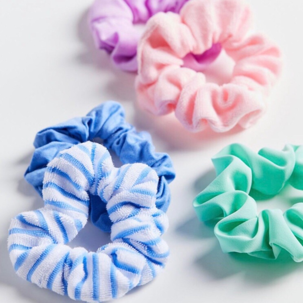 NWT Scrunchies Urban Outfitters 5 Pack Days a week hair ties scrunchie